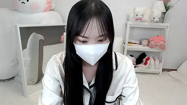 Snapshot of momo_room chatting on 05-15-26, 11:08 momo room online show from 05-15-26, 11:08