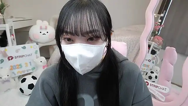 momo room online show from 03-01-25, 04:04