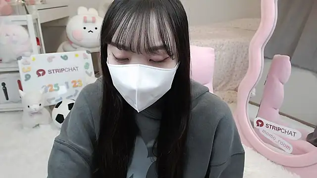 momo room online show from 01-23-25, 10:11