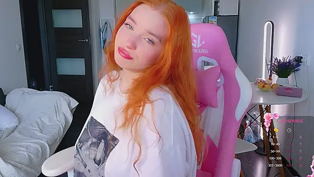 Snapshot of cinnabon_girls chatting on 06-15-26, 12:38 cinnabon girls online show from 06-15-26, 12:38