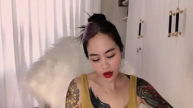 Snapshot of witch-39 chatting on 05-10-26, 05:44 witch-39 online show from 05-10-26, 05:44