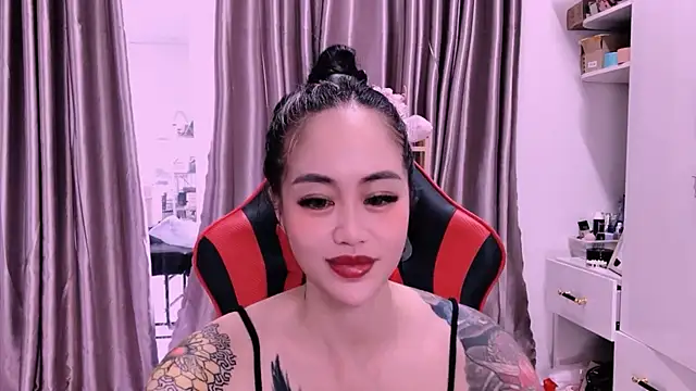 Snapshot of witch-39 chatting on 03-08-26, 04:49 witch-39 online show from 03-08-26, 04:49