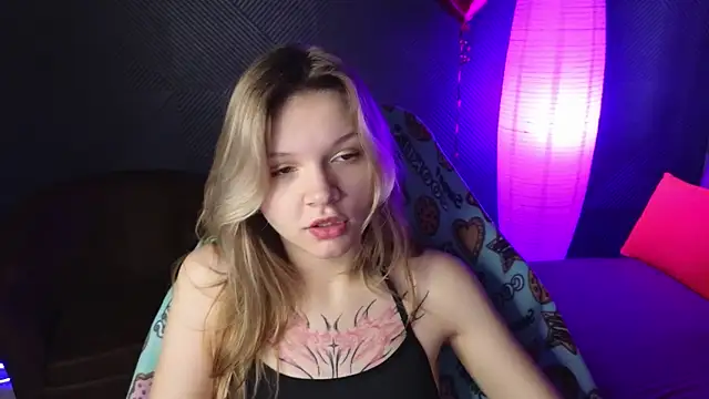 Snapshot of LitaBrom chatting on 02-13-25, 04:11 LitaBrom online show from 02-13-25, 04:11