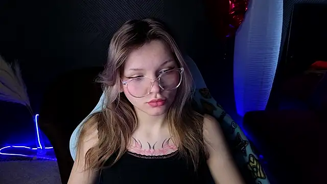 Snapshot of LitaBrom chatting on 03-15-25, 04:13 LitaBrom online show from 03-15-25, 04:13