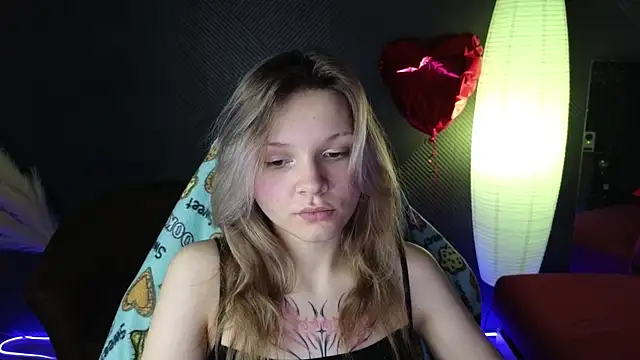 Snapshot of LitaBrom chatting on 03-18-25, 04:18 LitaBrom online show from 03-18-25, 04:18