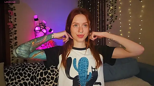 Snapshot of _SweetFox_ chatting on 11-16-25, 01:10 SweetFox online show from 11-16-25, 01:10