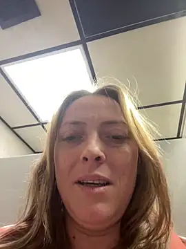 Snapshot of lezbean24 chatting on 02-13-26, 05:57 lezbean24 online show from 02-13-26, 05:57