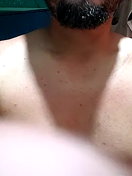 Snapshot of Cris29_84 chatting on 10-26-25, 04:02 Cris29 84 online show from 10-26-25, 04:02