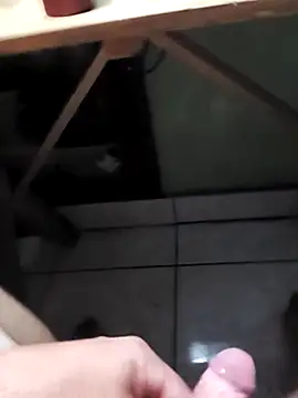 Snapshot of Cris29_84 chatting on 10-09-25, 06:03 Cris29 84 online show from 10-09-25, 06:03