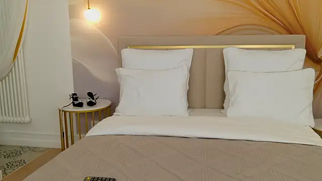 CamillaLarson online show from 09-19-25, 05:11