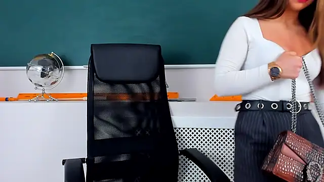 CamillaLarson online show from 11-25-25, 02:45