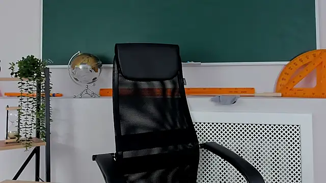 CamillaLarson online show from 11-13-25, 03:10