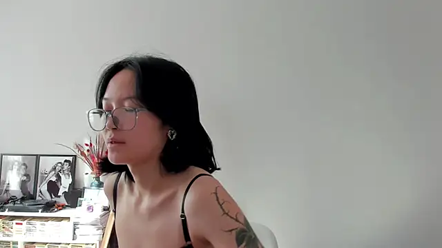 Snapshot of ailey_chao chatting on 05-14-26, 02:19 ailey chao online show from 05-14-26, 02:19