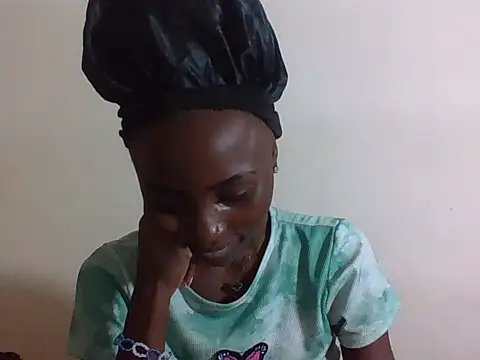 SexyNeedle22 online show from 12-21-25, 04:19