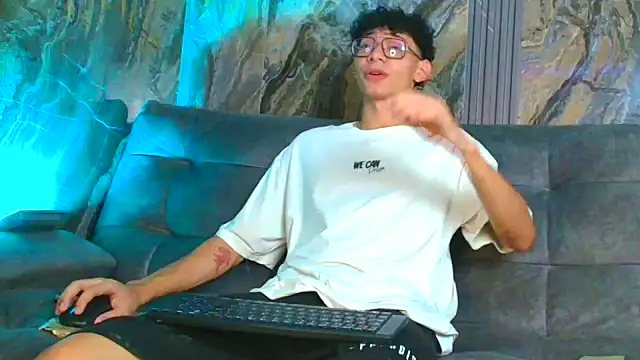 Snapshot of Daviid_laidd chatting on 02-19-25, 01:08 Daviid laidd online show from 02-19-25, 01:08