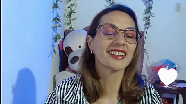 italagomez  online show from 11-17-25, 11:09