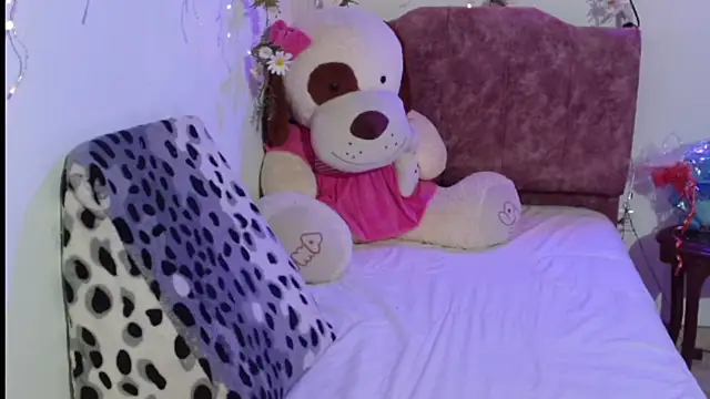 italagomez  online show from 12-17-25, 11:21