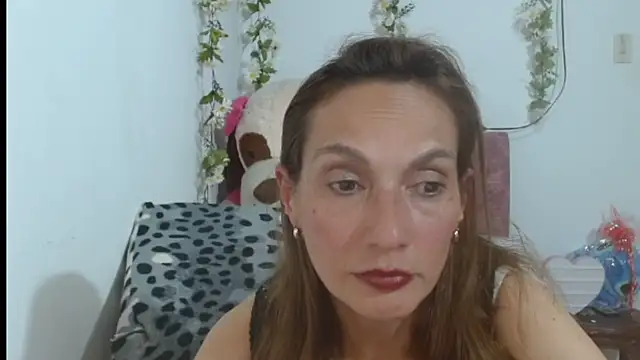 italagomez  online show from 09-25-25, 10:38