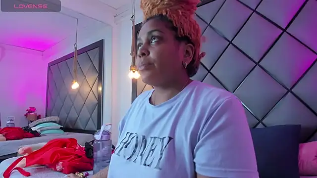 ELLA KELLY online show from 04-07-26, 12:18