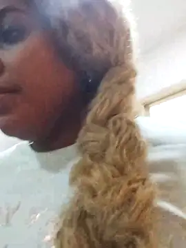 ELLA KELLY online show from 12-22-25, 01:00