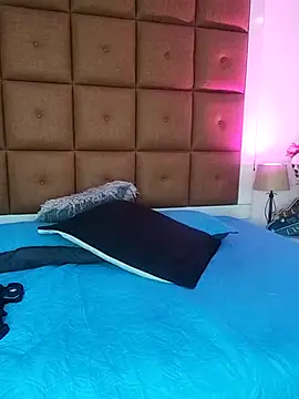 ELLA KELLY online show from 10-28-25, 12:15