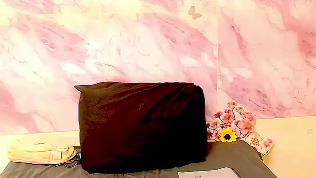 Snapshot of EroticSexyStripper chatting on 02-18-26, 02:13 EroticSexyStripper online show from 02-18-26, 02:13