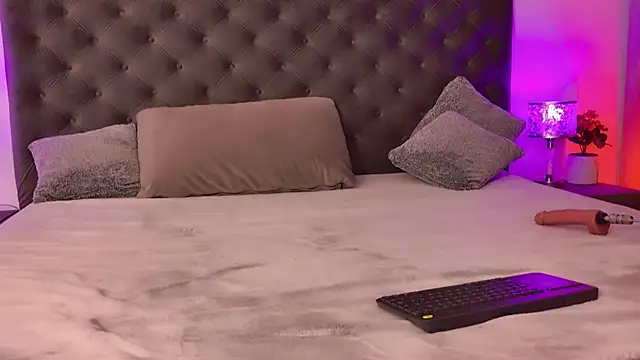 Snapshot of KrisNoir chatting on 11-10-25, 09:58 KrisNoir online show from 11-10-25, 09:58