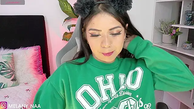 melany naa online show from 11-19-25, 01:05