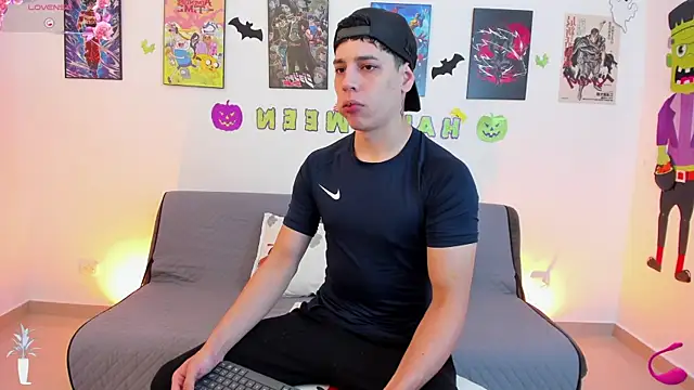 jonathanjoestar  online show from 11-02-25, 10:48