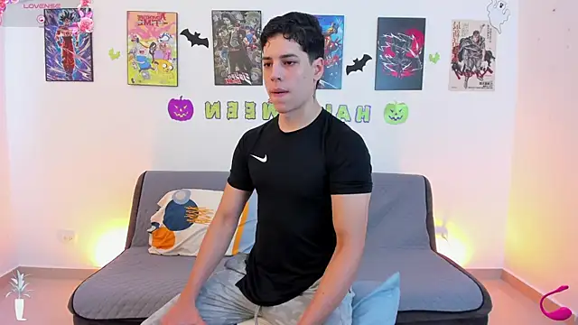 jonathanjoestar  online show from 11-07-25, 08:24