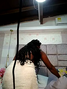 amina west online show from 10-11-25, 11:22