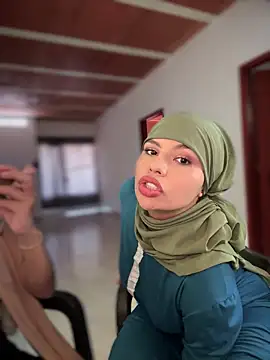 Snapshot of lalilamassu1 chatting on 11-06-25, 06:45 lalilamassu1 online show from 11-06-25, 06:45