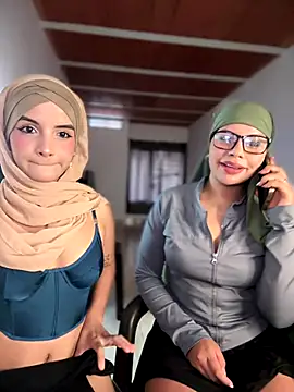 Snapshot of lalilamassu1 chatting on 10-29-25, 09:25 lalilamassu1 online show from 10-29-25, 09:25