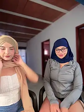 Snapshot of lalilamassu1 chatting on 11-04-25, 06:44 lalilamassu1 online show from 11-04-25, 06:44