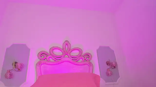 Sara  Williams online show from 11-08-25, 03:32