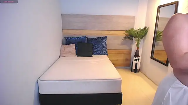 Violetta rainbow online show from 02-27-25, 09:29