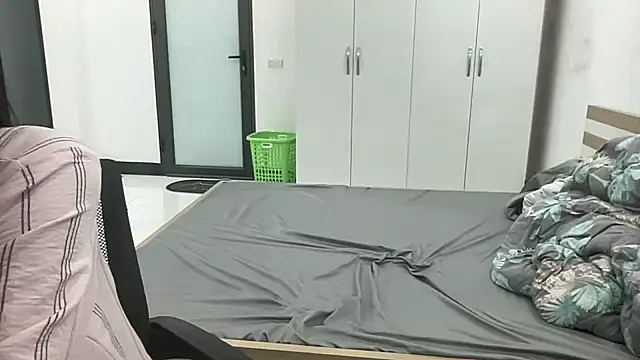 Louis Baby online show from 11-26-25, 05:46