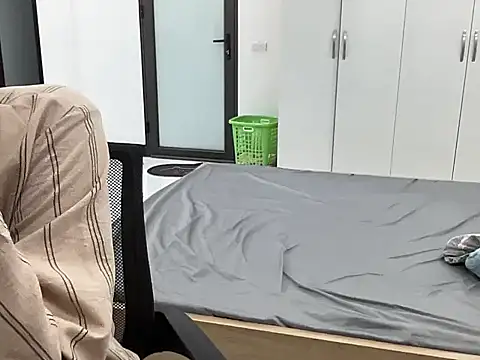 Louis Baby online show from 11-27-25, 05:13