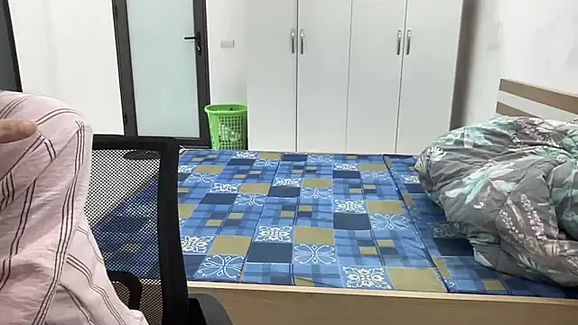 Louis Baby online show from 11-29-25, 06:24