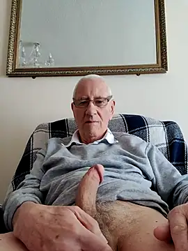 Snapshot of cutaboverest chatting on 04-24-26, 09:33 cutaboverest online show from 04-24-26, 09:33