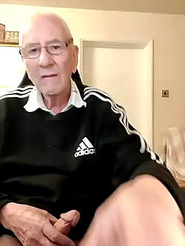 Snapshot of cutaboverest chatting on 04-19-26, 09:17 cutaboverest online show from 04-19-26, 09:17