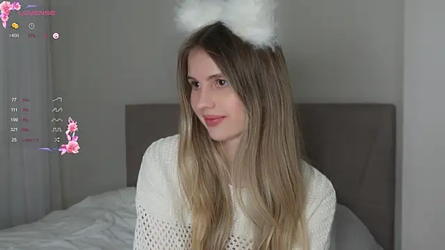 Snapshot of Fluffy-Angel chatting on 02-15-26, 04:17 Fluffy-Angel online show from 02-15-26, 04:17