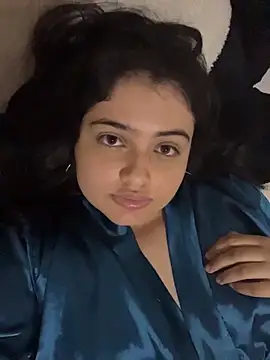 Stephania 18 online show from 10-19-25, 04:48