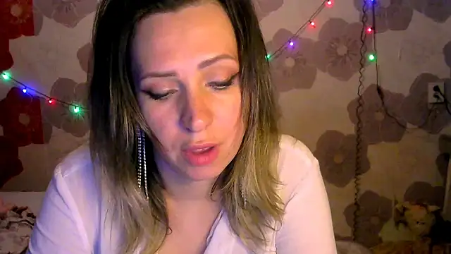 Snapshot of Queen_Daenerys chatting on 10-07-25, 10:00 Queen Daenerys online show from 10-07-25, 10:00