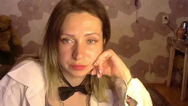 Snapshot of Queen_Daenerys chatting on 09-13-25, 08:53 Queen Daenerys online show from 09-13-25, 08:53