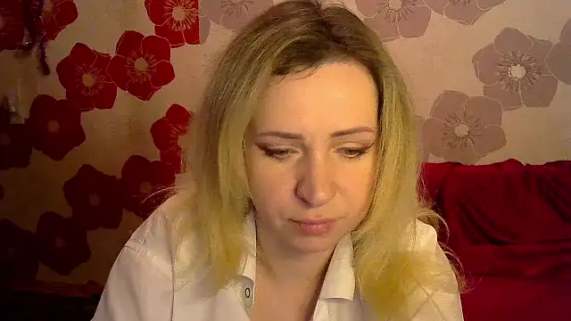 Snapshot of Queen_Daenerys chatting on 01-12-25, 06:49 Queen Daenerys online show from 01-12-25, 06:49