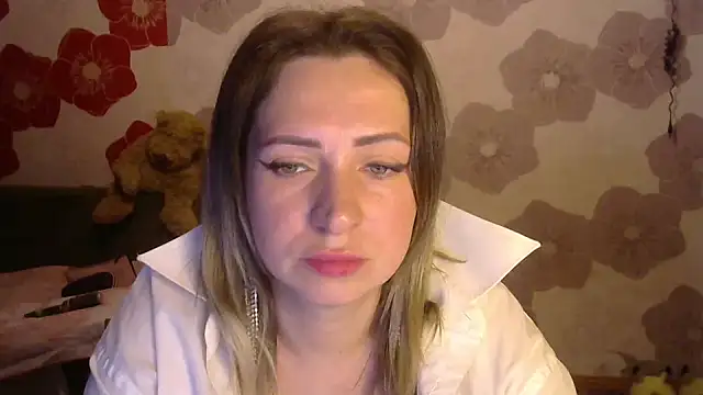 Snapshot of Queen_Daenerys chatting on 09-15-25, 07:47 Queen Daenerys online show from 09-15-25, 07:47