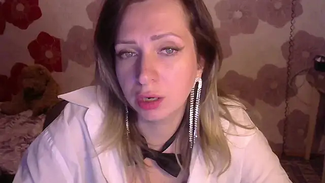 Snapshot of Queen_Daenerys chatting on 09-30-25, 04:35 Queen Daenerys online show from 09-30-25, 04:35