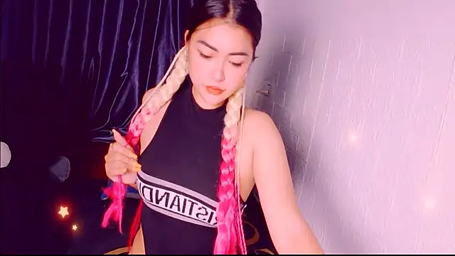 Snapshot of SexualStruggle chatting on 10-20-25, 04:47 SexualStruggle online show from 10-20-25, 04:47