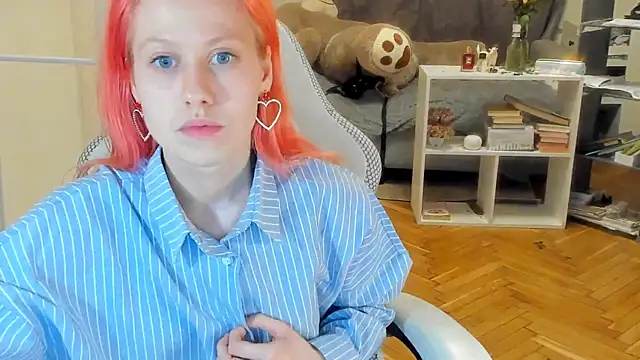 Snapshot of Silly__Milly chatting on 03-07-25, 09:38 Silly  Milly online show from 03-07-25, 09:38